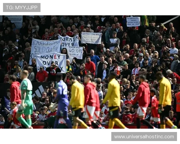 曼联进攻组织混乱问题在近期比赛中逐步反映,对球队稳定性和赛季走势形成制约